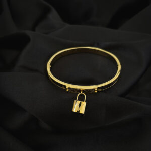 Bracelet cerceau or avec cuir noir et médaillon Cadenas en acier inoxydable