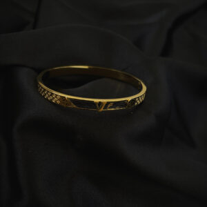 Bracelet cerceau or avec cuir noir et médaillon V en acier inoxydable